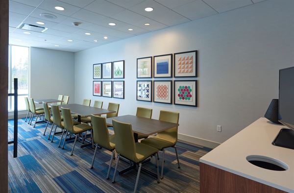 Holiday Inn Express & Suites St. John's Airport