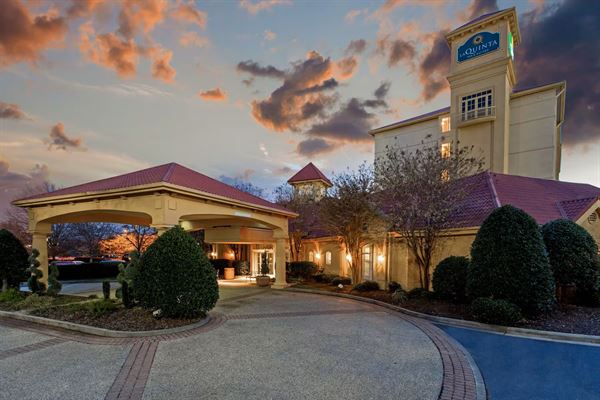 La Quinta Inn & Suites by Wyndham Winston-Salem
