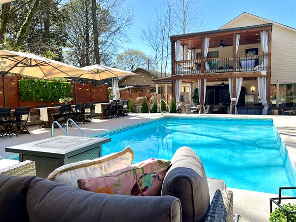 L'Eau Hill House: Resort-Style Event Space