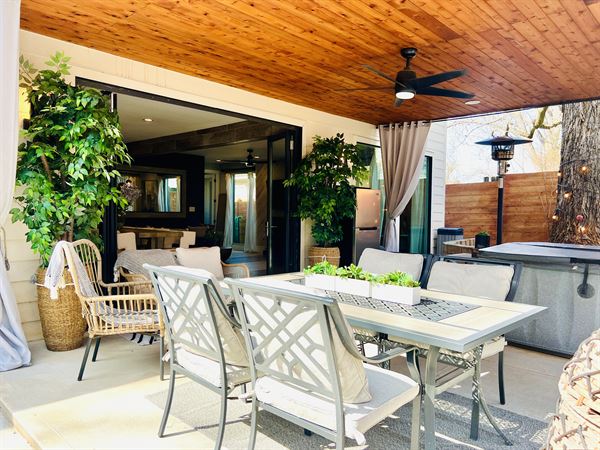 L'Eau Hill House: Resort-Style Event Space