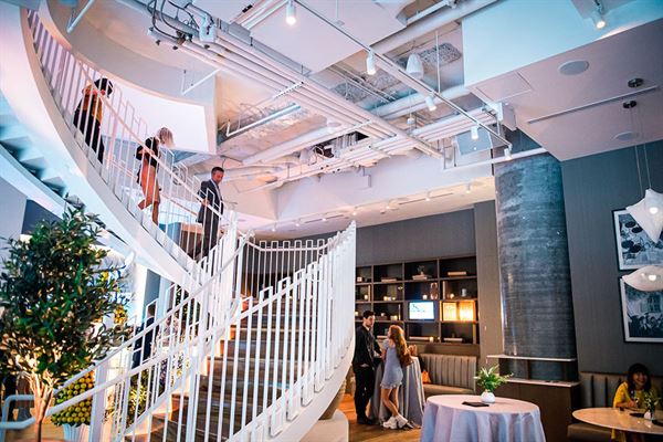 Hydra Estiatorio & Wine Bar