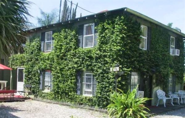 The Cottage on Lake Fairview
