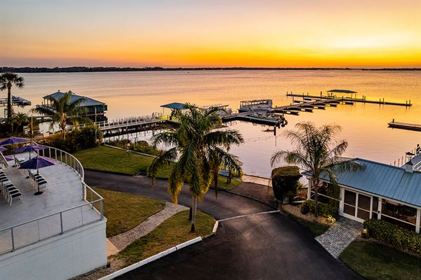 Mount Dora Yacht Club