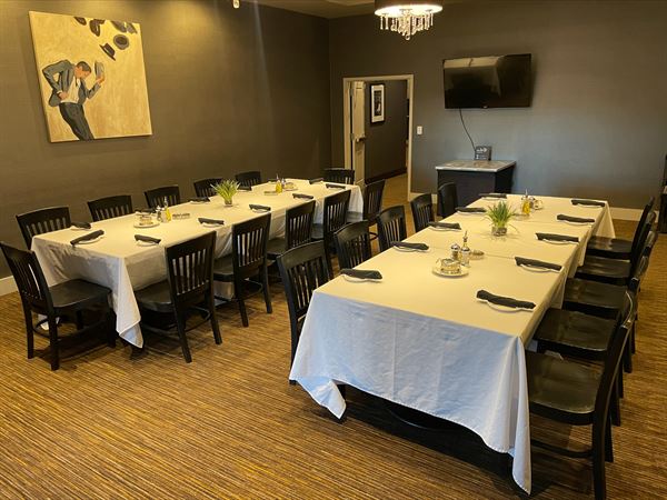 Holiday Inn Hotel & Suites East Peoria and Johnny's Italian Steakhouse