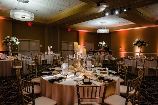 Holiday Inn Hotel & Suites East Peoria and Johnny's Italian Steakhouse