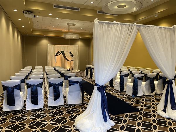 Holiday Inn Hotel & Suites East Peoria and Johnny's Italian Steakhouse