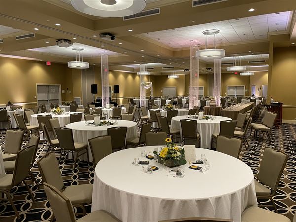 Holiday Inn Hotel & Suites East Peoria and Johnny's Italian Steakhouse