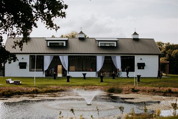 Orchard View and Centennial Barn at Jacob's Farm