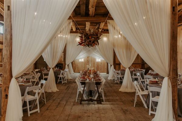 Orchard View and Centennial Barn at Jacob's Farm