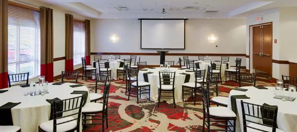 DoubleTree by Hilton Hotel Raleigh - Cary