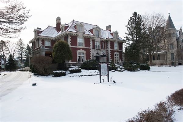 Lynne Parks'68 SUNY Cortland Alumni House