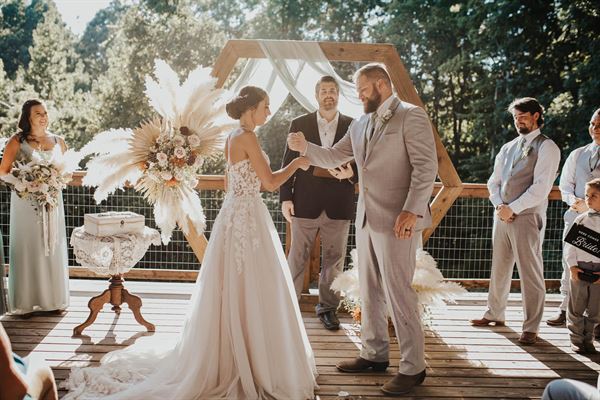 The Ole Oak Barn Wedding and Event Venue