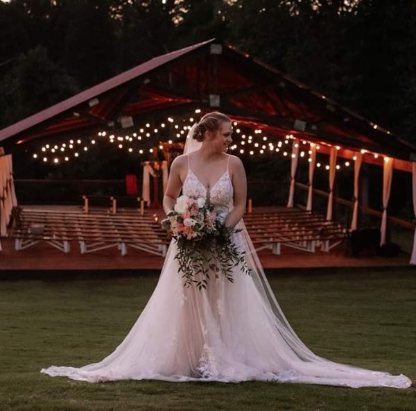 The Ole Oak Barn Wedding and Event Venue