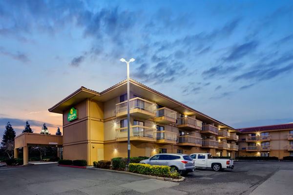 La Quinta Inn & Suites by Wyndham Oakland - Hayward