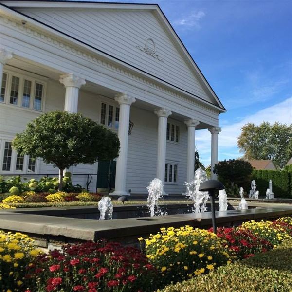 White House Wedding Chapel by Lavdas