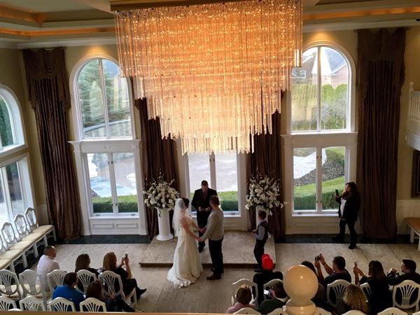 White House Wedding Chapel by Lavdas