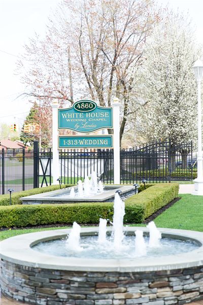 White House Wedding Chapel by Lavdas