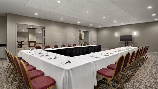 Embassy Suites Cleveland Rockside