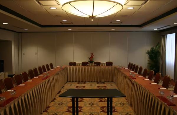 Homewood Suites by Hilton Toronto Airport Corporate Centre