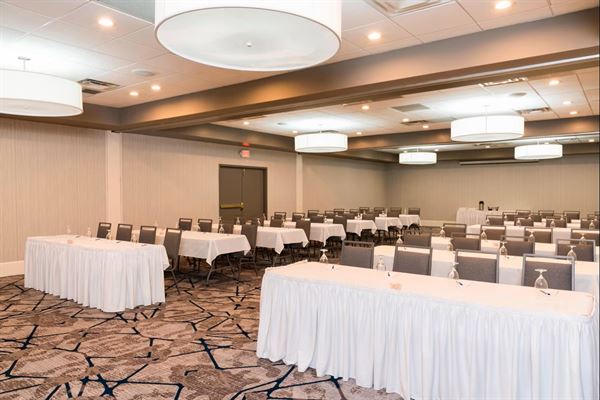 Sonesta Hotel Grand Rapids Airport