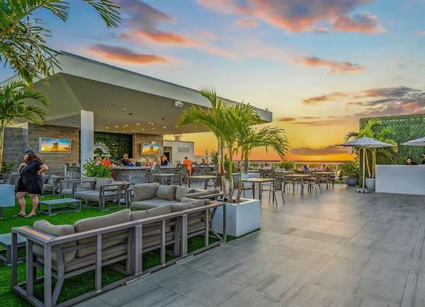 Sunset Club Rooftop & Lounge