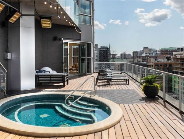 Warwick Le Crystal – Montreal