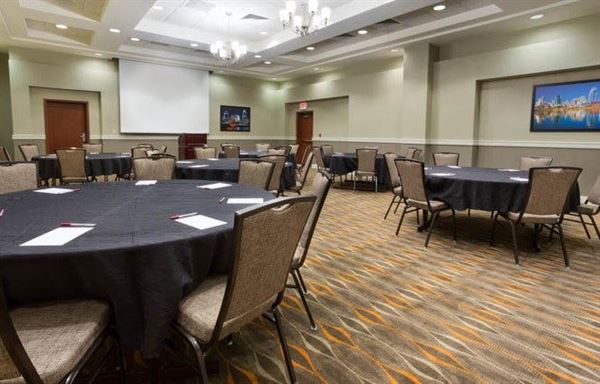 Drury Inn & Suites Cincinnati Sharonville