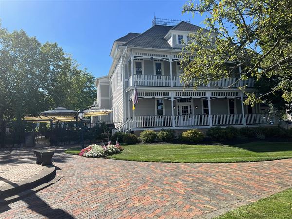 Olesia's Taverne of Richfield
