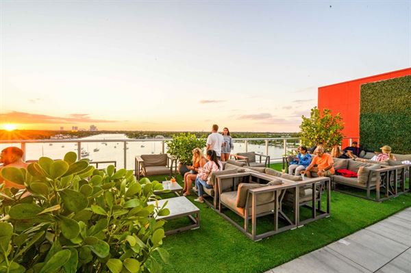 Sunset Club Rooftop & Lounge