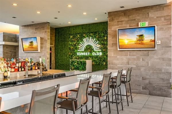 Sunset Club Rooftop & Lounge