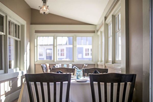 Milton's Cuisine & Cocktails