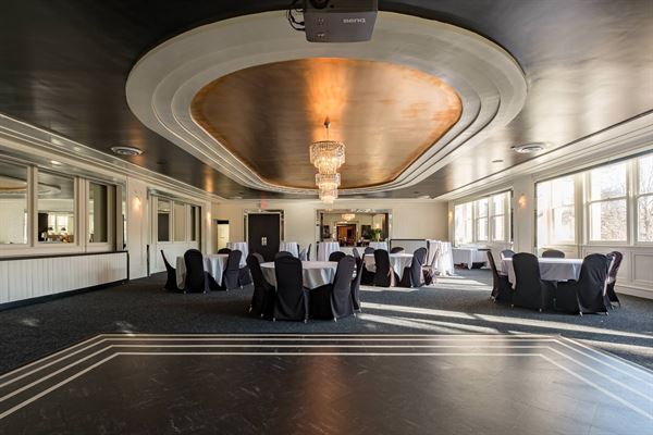 The Commodore Bar & Restaurant