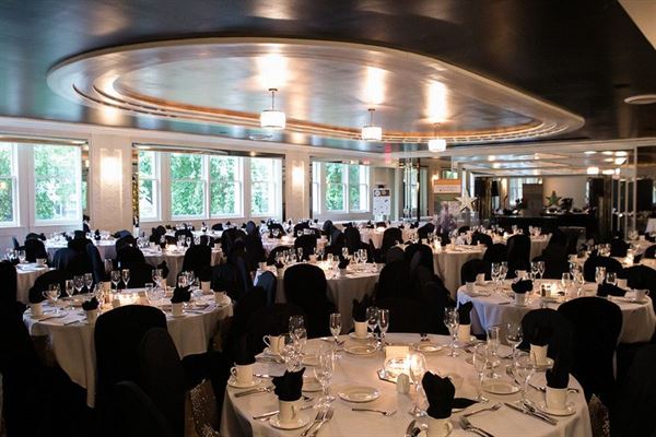 The Commodore Bar & Restaurant