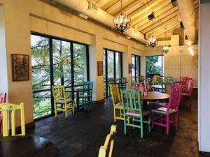 Upstairs Patio Balcón