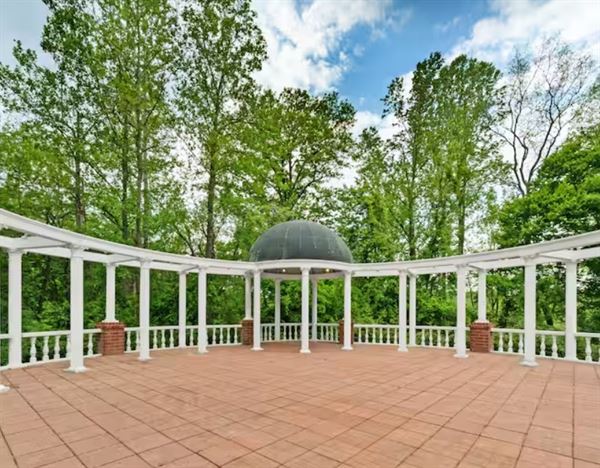 DoubleTree by Hilton Hotel Charlottesville