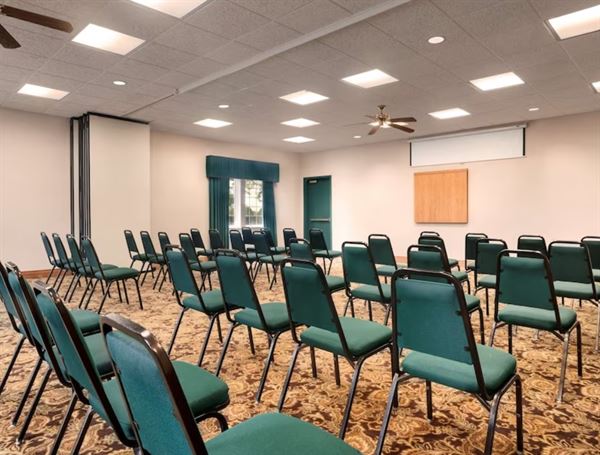 Country Inn and Suites