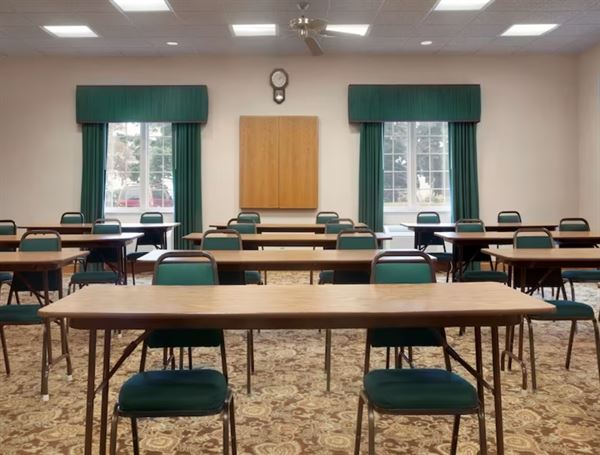 Country Inn and Suites