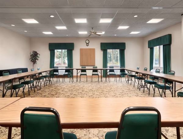 Country Inn and Suites