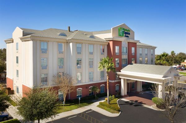 Holiday Inn Express & Suites Uvalde