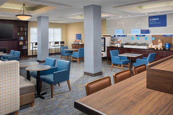 Holiday Inn Express & Suites Uvalde