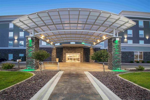 Holiday Inn and Suites Decatur/ Forsyth