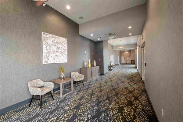 Holiday Inn and Suites Decatur/ Forsyth