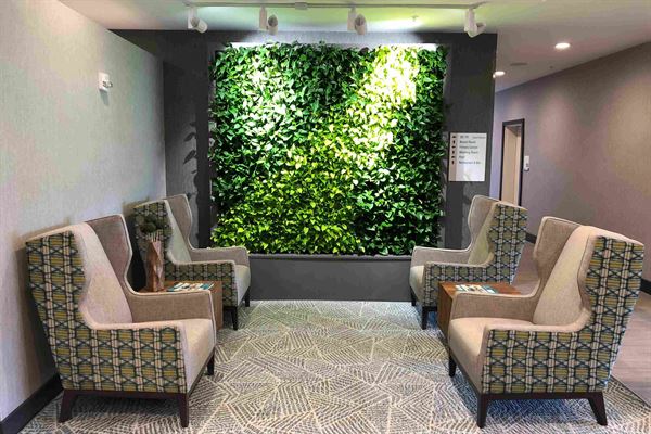 Holiday Inn and Suites Decatur/ Forsyth