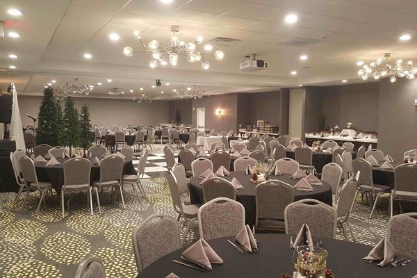 Holiday Inn and Suites Decatur/ Forsyth