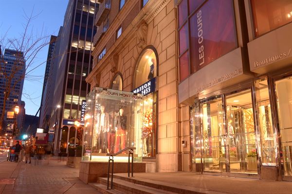 Les Cours Mont-Royal-Catwalk