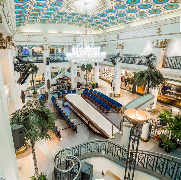 Les Cours Mont-Royal-Catwalk