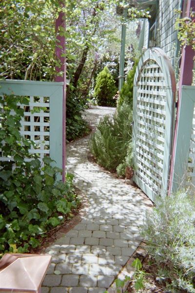 Lakeport English Inn