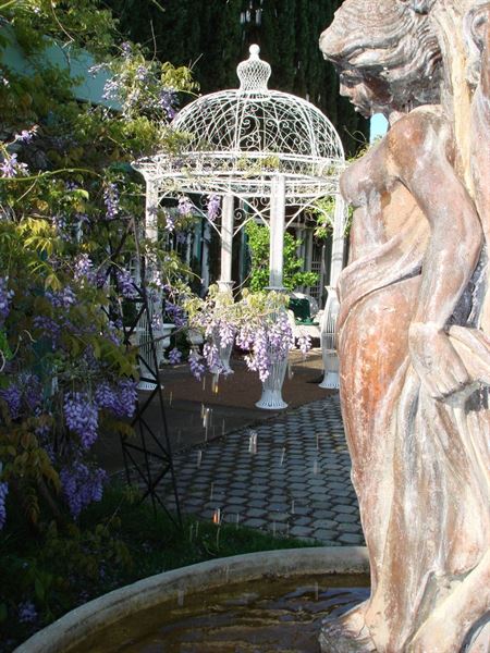 Lakeport English Inn