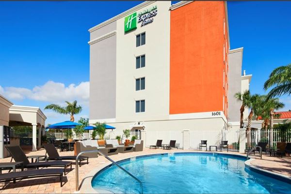 Holiday Inn Express & Suites Port St. Lucie West