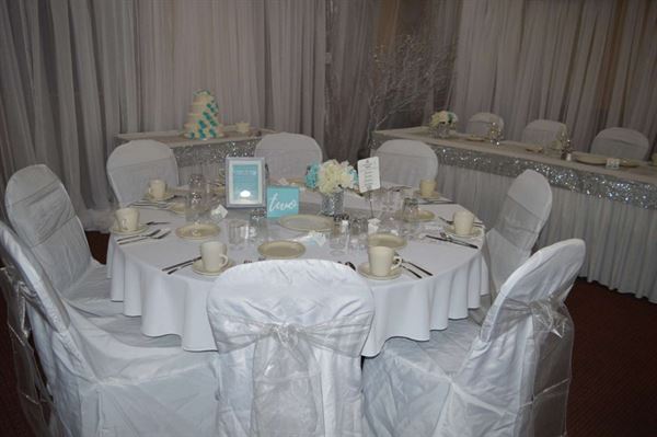 Shallow Bay Motel & Cabins